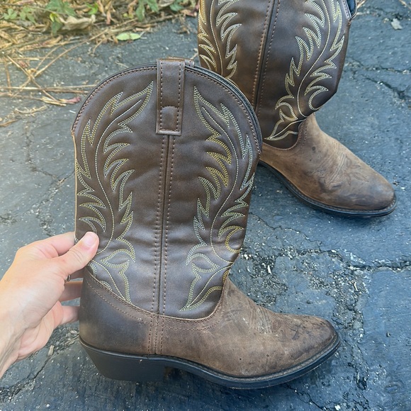 Brown cowboy boots from boot barn! - Picture 2 of 4
